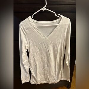 NWOT - GAP Maternity - Women’s long sleeve shirt / white size L